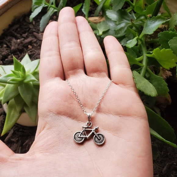 New Silver Bicycle Necklace - Picture 2 of 5